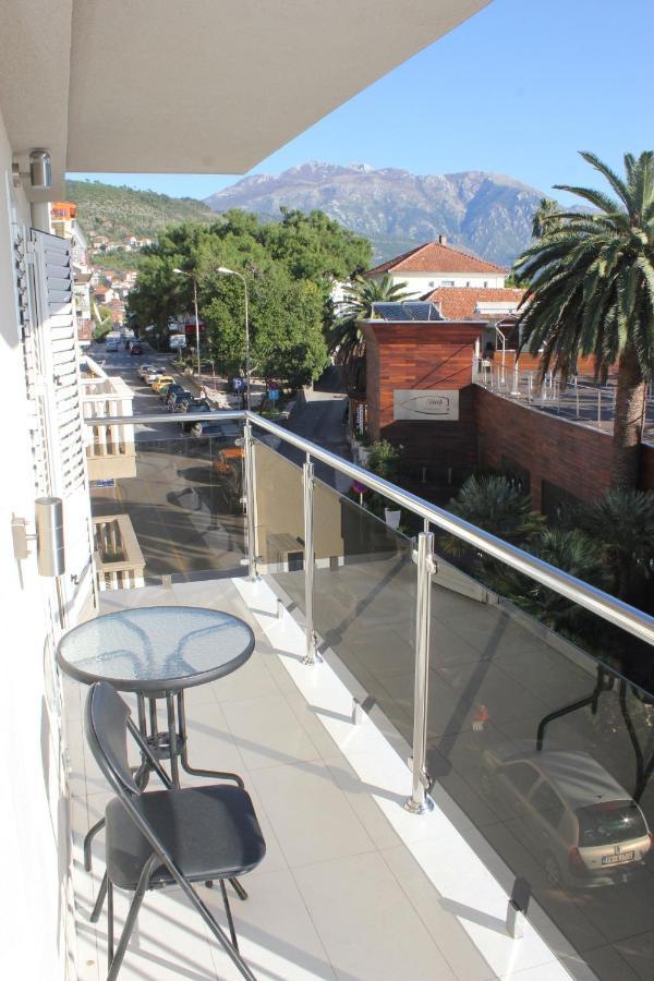 Chic Apartment In The City Center By The Sea Tivat Luaran gambar