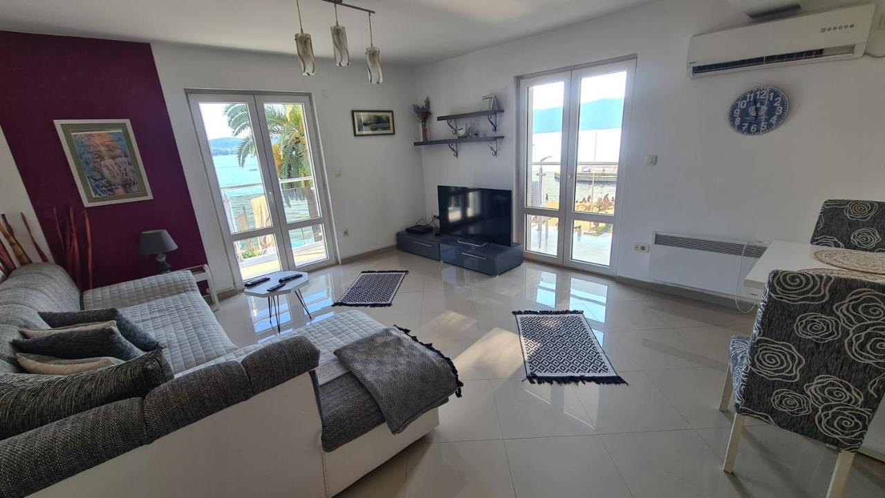 Chic Apartment In The City Center By The Sea Tivat Luaran gambar