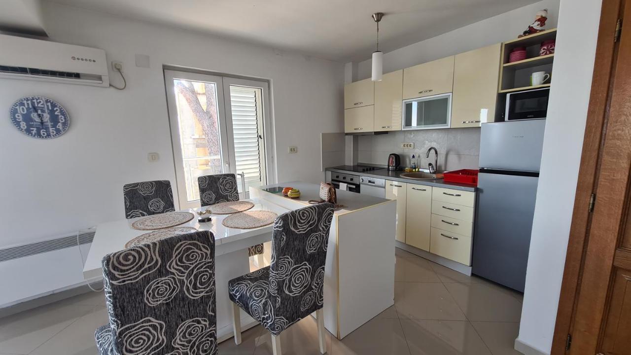Chic Apartment In The City Center By The Sea Tivat Luaran gambar